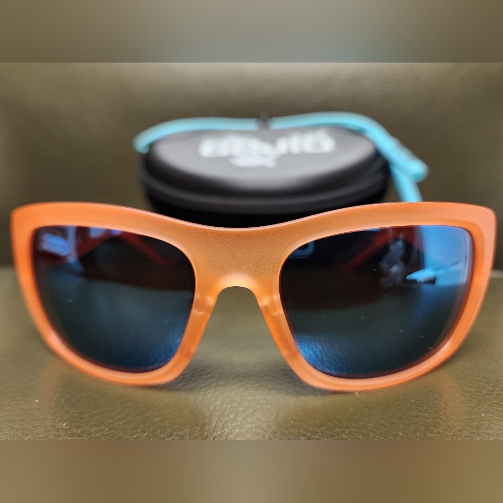 NWOT Bajio "Annette" Peach Framed Sunglasses With Blue Mirrored Lenses.